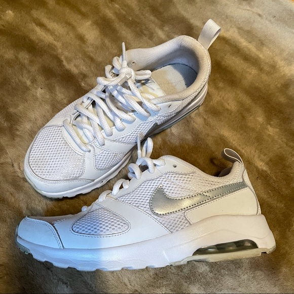 #Nike air shoes - Picture 1 of 9